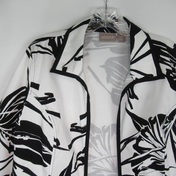 CHICO’S Leaf Print Open Front Lightweight Jacket White/Black Women's Size Medium - Picture 2 of 11